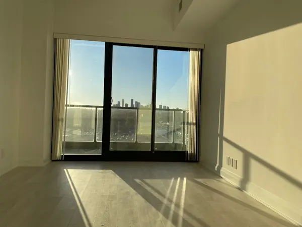 33 Frederick Todd WAY N #802, Toronto C11, ON M4G 0C9