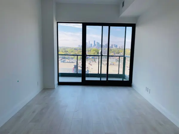 33 Frederick Todd WAY N #802, Toronto C11, ON M4G 0C9