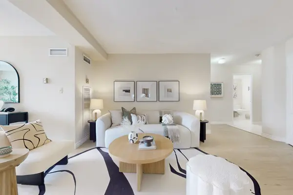 175 Bamburgh CIR W #212, Toronto E05, ON M1W 3X8