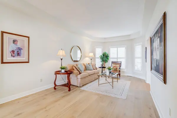 886 Darwin DR, Pickering, ON L1X 2P8