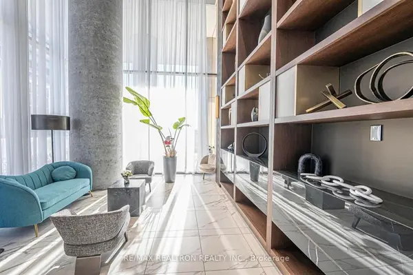 950 Portage Pkwy #4903, Vaughan, ON L4K 0J7