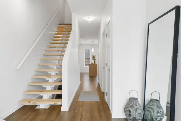 142 Athabaska RD, Barrie, ON L4N 8E5