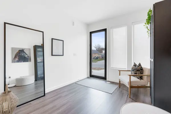 142 Athabaska RD, Barrie, ON L4N 8E5