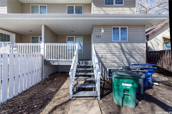 211 N AVENUE N, Saskatoon, SK S7L 2T2