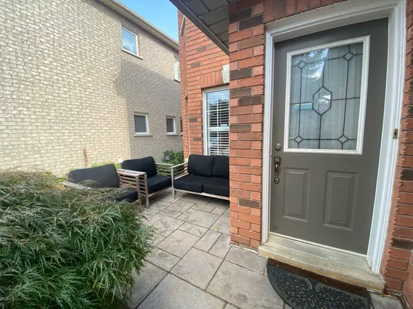 7153 Waldorf WAY, Mississauga, ON L5N 7R3