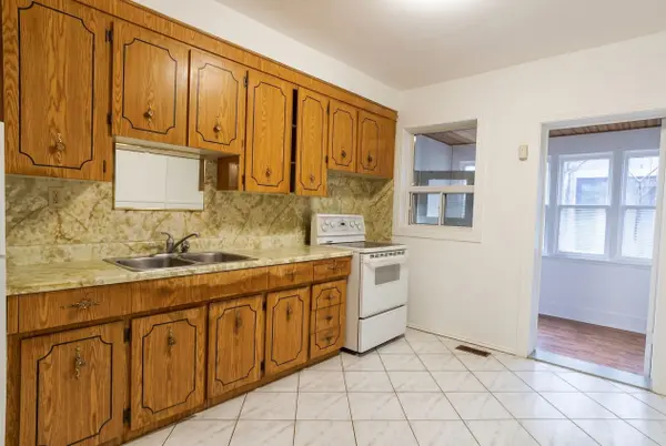 28 Silver AVE, Toronto W01, ON M6R 1X8