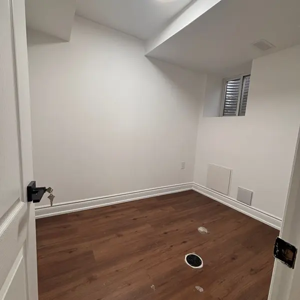 12 Holmstead CT #Bsmt, Brampton, ON L6S 1R9