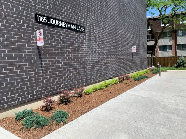 1165 Journeyman LN #112, Mississauga, ON L5J 0B6