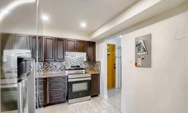 41 Markbrook LN #411, Toronto W10, ON M9V 5E6