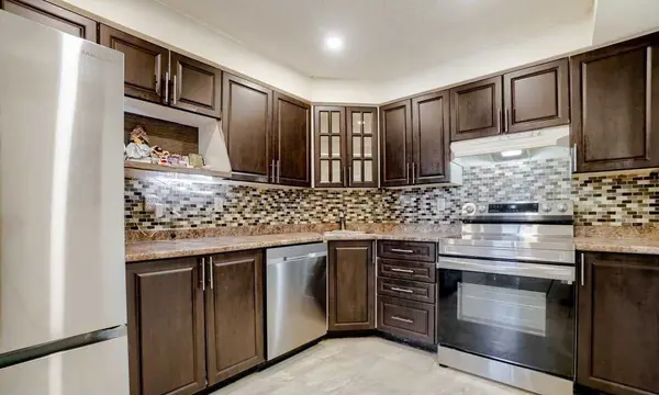 41 Markbrook LN #411, Toronto W10, ON M9V 5E6