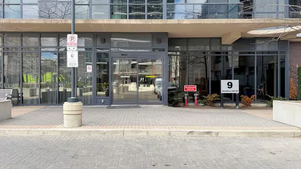 9 Valhalla Inn RD #1304, Toronto W08, ON M9B 0B2