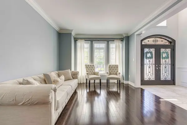 13 Franmar RD #UPPER UNIT, Brampton, ON L6X 0W3