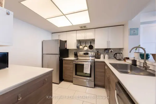 300 Webb DR #1004, Mississauga, ON L5B 3W3