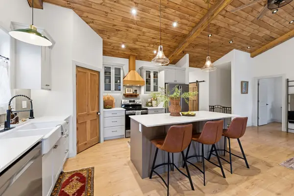 11 Lipson AVE, Prince Edward County, ON K0K 1T0