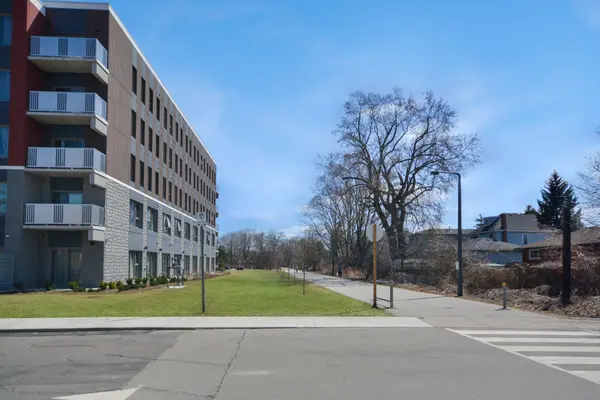 77 Leland ST #414, Hamilton, ON L8S 3A1