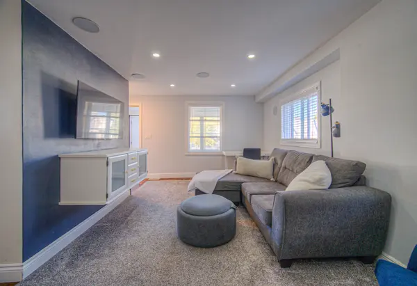 12 Jones ST, Hamilton, ON L8E 5J4