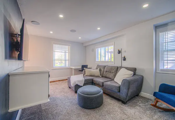 12 Jones ST, Hamilton, ON L8E 5J4