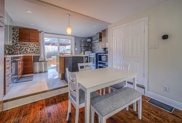 12 Jones ST, Hamilton, ON L8E 5J4