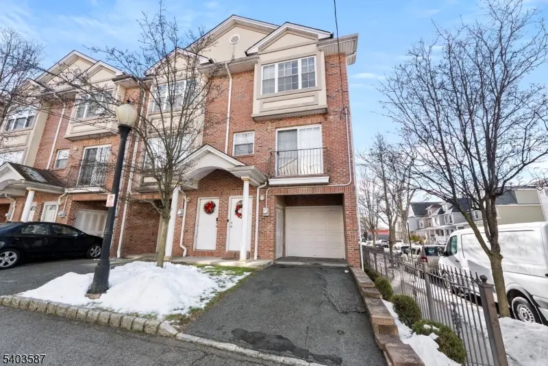 126 Amherst St, East Orange City, NJ 07018