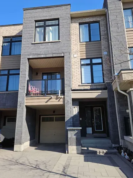 22 Vantage LOOP, Newmarket, ON L3X 0K6