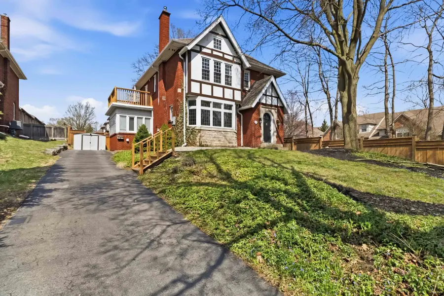 295 Plains RD W #Second Floor, Burlington, ON L7T 1G1