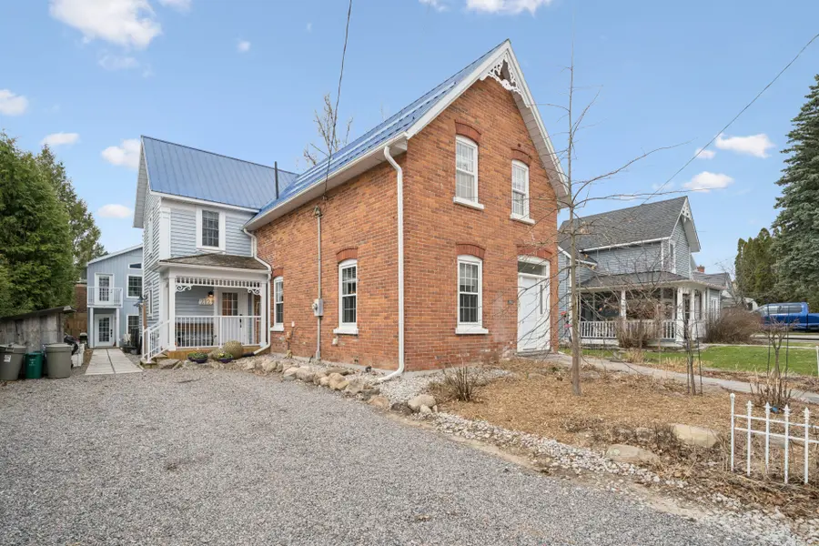 212 James ST, Bracebridge, ON P1L 2B8