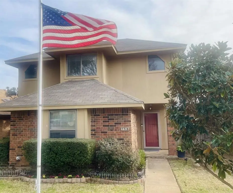 758 Red Oak Drive, Lewisville, TX 75067