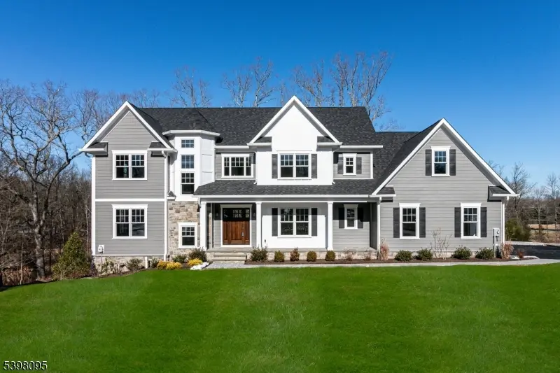 1 Juniper Pointe Trail, Green Brook Twp., NJ 08812