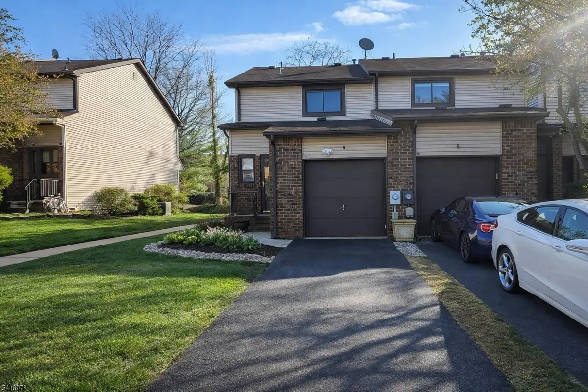 8 Chelsea Cir, Raritan Twp., NJ 08822