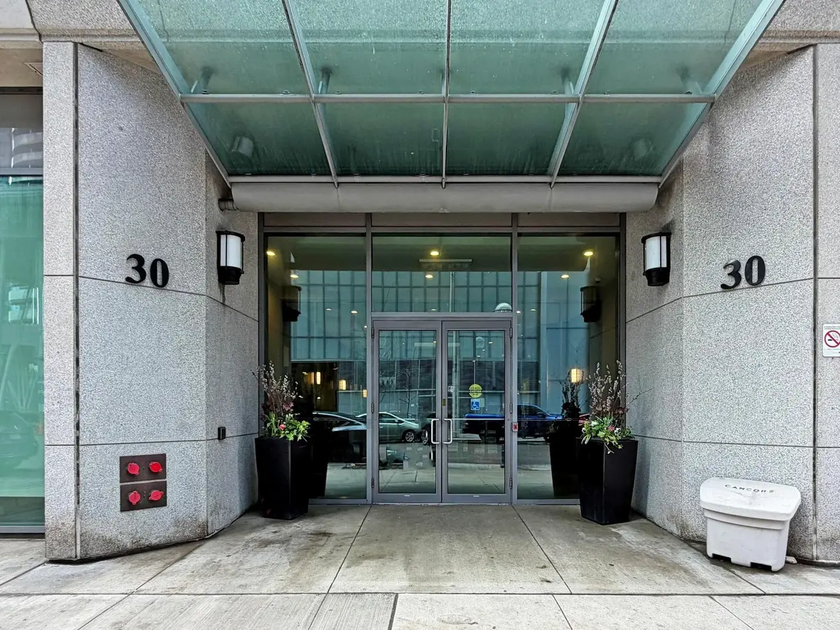 30 Grand Trunk CRES #1806, Toronto C01, ON M5J 3A4