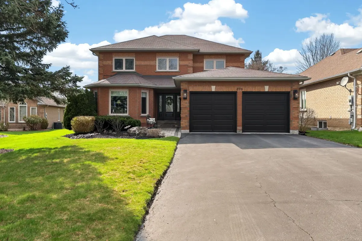 896 Bosworth CT, Newmarket, ON L3X 1Z1
