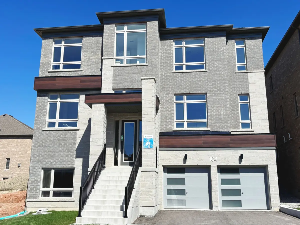 104 Wraggs RD, Bradford West Gwillimbury, ON L3Z 4N2