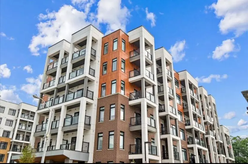 135 Canon Jackson DR #607, Toronto W04, ON M6M 0C3