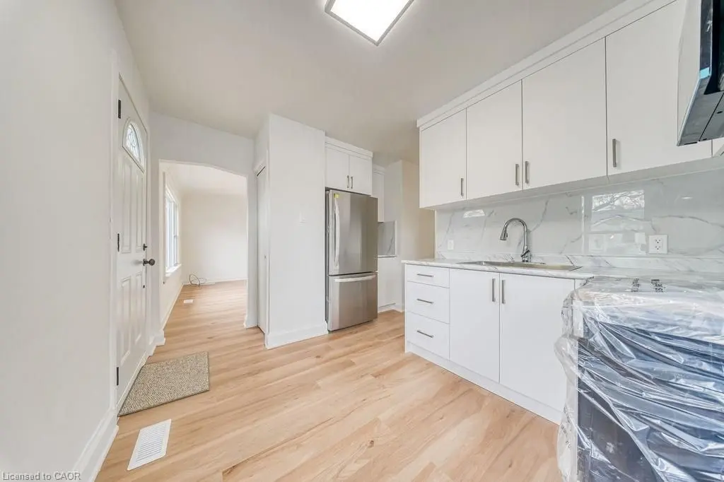 22 David AVE, Hamilton, ON L9A 3V1