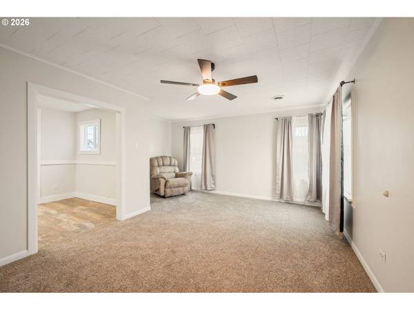 302 23RD AVE, Longview, WA 98632