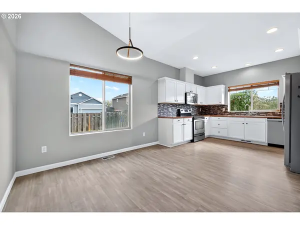 898 JAMES DR, Molalla, OR 97038