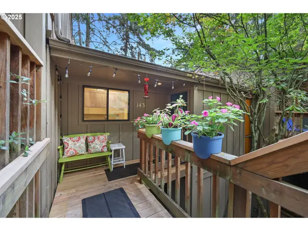 143 TREEHILL LOOP, Eugene, OR 97405