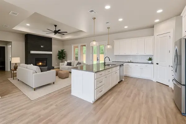 984 Mallard Drive, Lindale, TX 75771