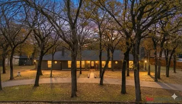 1908 Thousand Oaks Drive, Burleson, TX 76028