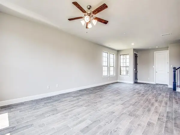 641 Hutchinson Lane, Lewisville, TX 75077