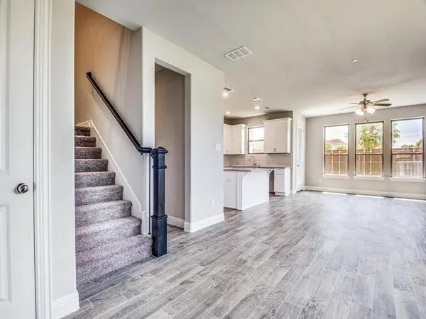 641 Hutchinson Lane, Lewisville, TX 75077