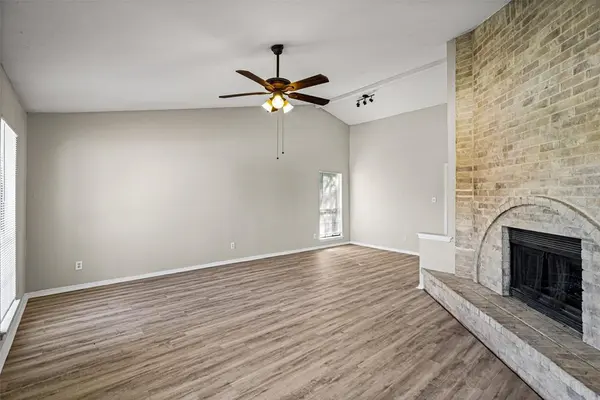 513 Beechwood Drive, Grand Prairie, TX 75052