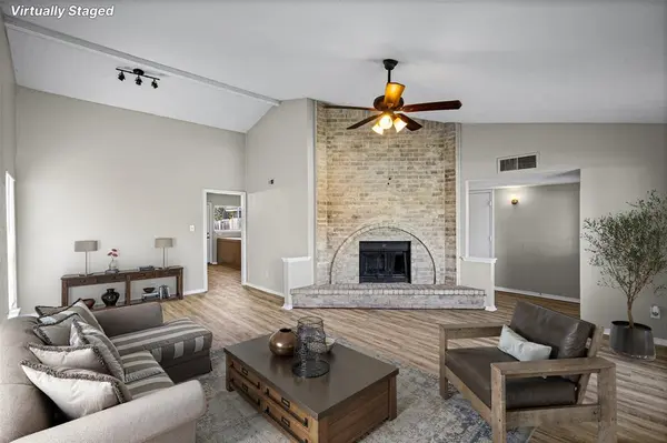 513 Beechwood Drive, Grand Prairie, TX 75052