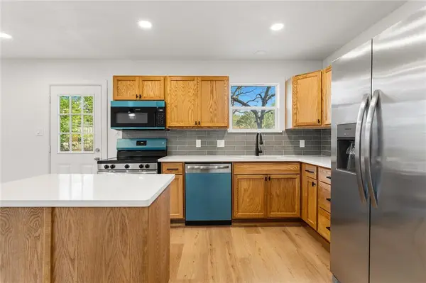 1204 W 3 A Street, Mcgregor, TX 76657