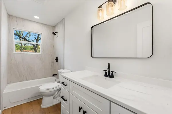 1204 W 3 A Street, Mcgregor, TX 76657