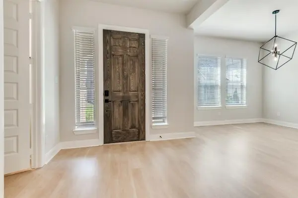 704 YELLOW WARBLER Way, Arlington, TX 76005