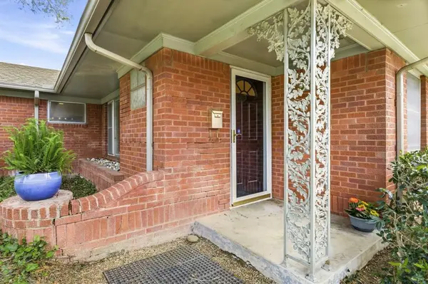 6524 Ravendale Lane, Dallas, TX 75214