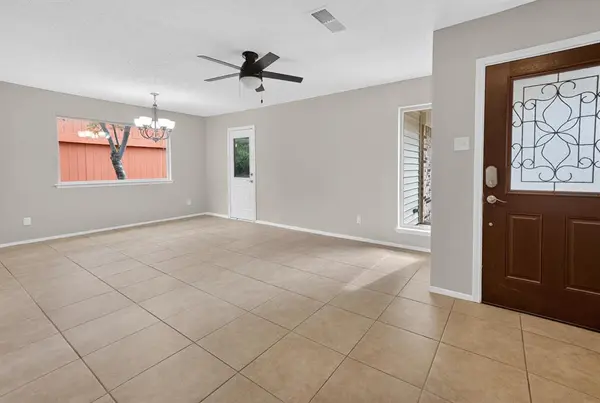 562 Kent Drive, Lewisville, TX 75067