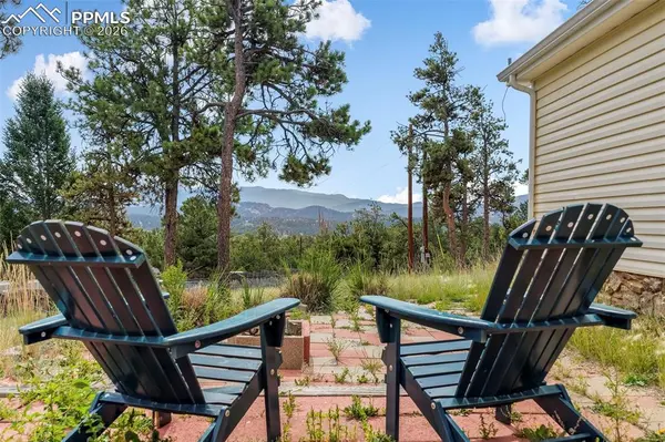 696 Calle De La Nieva, Florissant, CO 80816