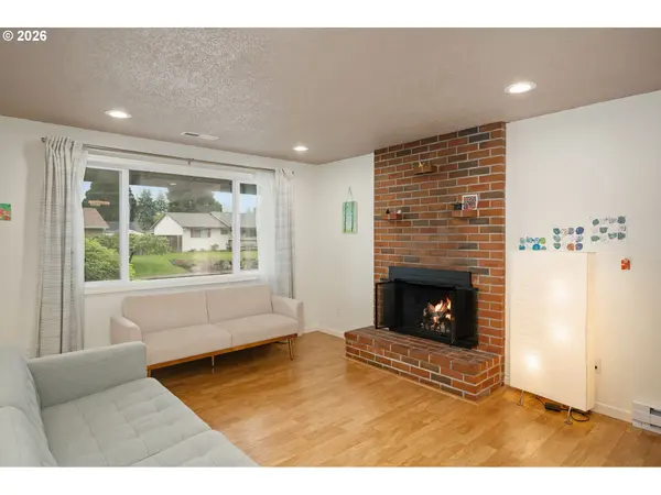 1927 NE THOMAS ST, Hillsboro, OR 97124